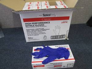 lot 401 image: Case of 10-100ct Boxes Sysco High P...