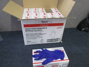 lot 402 image: Case of 10-100ct Boxes Sysco High P...