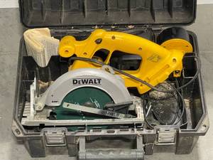 lot 17 image: DeWalt 18V Circular Saw