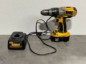 lot 19 image: DeWalt 18V DrillDriver