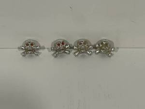 lot 21 image: Skull Valve Stem Caps