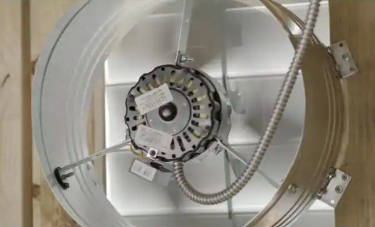 lot 779 image: GAF Master Flow 1450 CFM Silver Electric Powered Gable Mount Electric Attic Fan