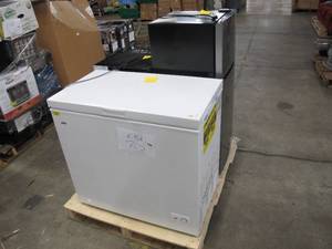 lot 708 image: Pallet of tested bad - Not Cooling - FridgesFreezer