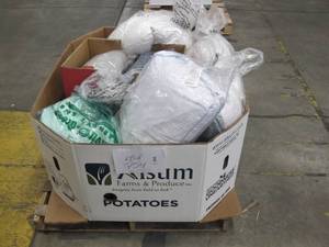 lot 754 image: Pallet of Pillows and Blankets