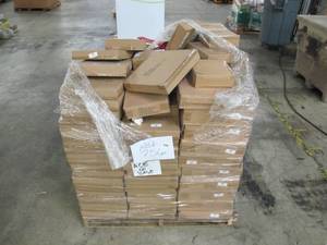 lot 756 image: Pallet of Brand New Hallmark Wooden Signs and Home Decor