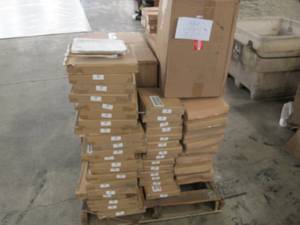 lot 772 image: Pallet of Brand New Hallmark Wooden Signs and Home Decor and Misc Items