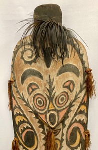 lot 3 image: Vintage Carved Polychrome Sepik Triple-Face Ceremonial Shield - 62 Tall