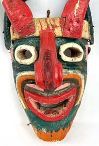 lot 37 image: Large Vintage Mexican Dance Mask - Bright Laughing Creature w 2 Sets of Horns - 19 Tall