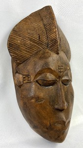 lot 41 image: Vintage African Baule Carved Mask