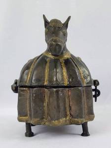 lot 110 image: Beautiful Horse Form Bronze Indian Dhokra Box (Betel Box)