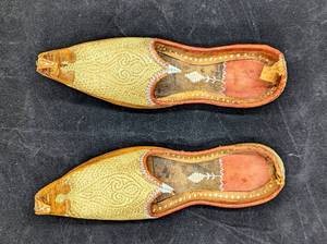 lot 120 image: Antique Pair of Leather Mughal Embroidered Shoes, India