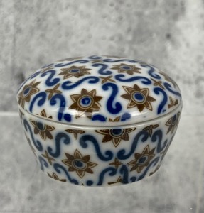 lot 165 image: Three Miniature Asian Ceramic Trinket Boxes
