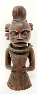 lot 54 image: Antique Hand-Carved West African Figure w Metal Neck Ring Currency