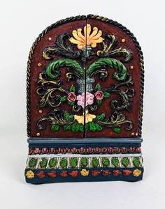 lot 131 image: Vintage Nativity Scene Shadow Box and Pillow