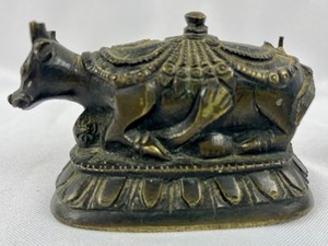 lot 231 image: Antique Cast Bronze Figure of a Bull- Tibet