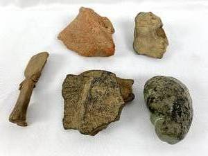 lot 85 image: A Lot of Five Antique Relic StoneClay Sculptures - Mesoamerica