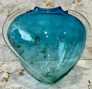 lot 279 image: Thomas Buechner III Vitrix Studios 1983 Handblown Blue Art Glass Vase