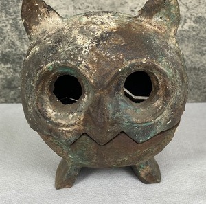 lot 190 image: Antique Cast Iron Japanese Metal Owl Incense Burner and Brass Tiger, Horse & Elephant