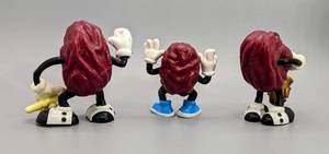 lot 128 image: Vintage 1987 Hardees California Raisins Set of Three