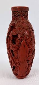 lot 124 image: Vintage Chinese Red Cinnabar Lacquered Snuff Bottle