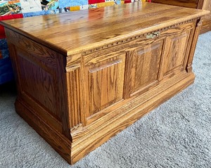 lot 17 image: Classic Cedar Chest