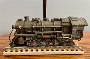 lot 131 image: Choo Choo Lionel Train Lamp
