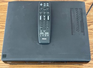 lot 275 image: RCA Home Theater Series VHS Hi-Fi Stereo 4 Head Video System with Remote