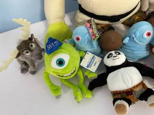 lot 61 image: Plush Toys including a 20 Inch Shrek