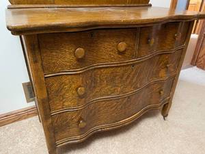lot 72 image: Vintage Curved Drawer Dresser With Mirror