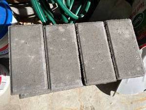 lot 252 image: 36 Patio Pavers