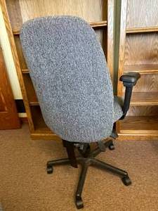 lot 323 image: Adjustable Office Chair