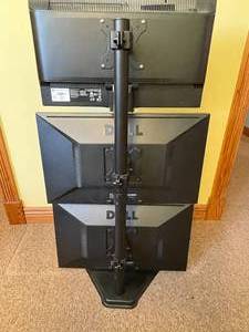 lot 325 image: V-I-V Multi Monitor Stand With Three Monitors
