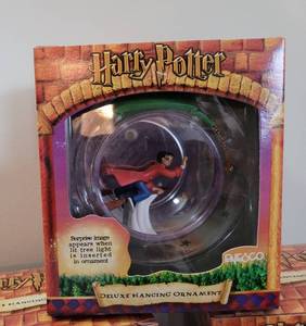 lot 149 image: Collectible Harry Potter Ornament Set