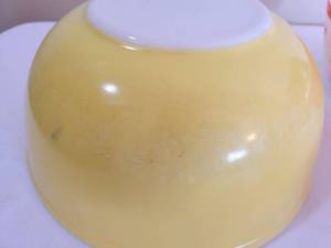 lot 174 image: Primary Colors Pyrex Mixing Bowl and Storage Grouping