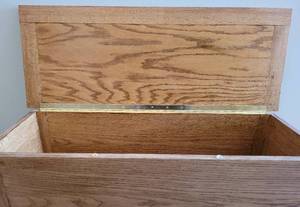 lot 191 image: Versatile Oak Storage Bench