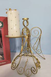 lot 318 image: Get in the Spirit with Unique Christmas Decor