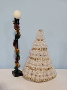 lot 309 image: Christmas Decorative Collection