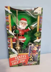 lot 310 image: Festive Holiday Grouping