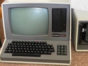 lot 332 image: Vintage Heath Computer System, Floppy Disk System and Reference Manuals