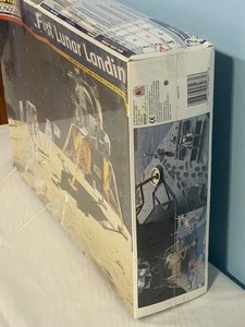 lot 53A image: Revelle First Lunar Landing Model Kit