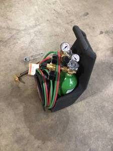Port-A-Torch Kit with Oxygen and Acetylene Tanks and 316 in. x 12 ft. Hose, for Cutting Welding and Brazing by Lincoln Electric Cusotmer Returns See Pictures