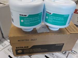 lot 21 image: 2 - 6 lb. Ecolab laundry Solid Clea...
