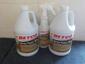 lot 28 image: 2 Gallon Jugs Betco Spray Foam Ultr...