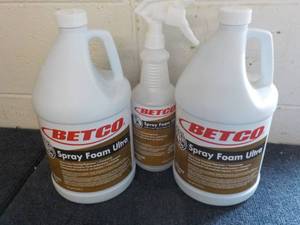 lot 29 image: 2 Gallon Jugs Betco Spray Foam Ultr...