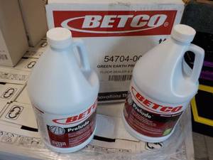 lot 32 image: 2 Gallon Jugs Betco Prelude Floor F...