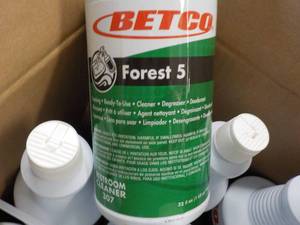 lot 33 image: Case of 12 - 32 oz Bottles Betco Fo...