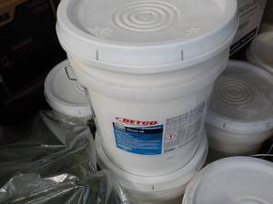 lot 36 image: 5 Gallon Pail Betco Classic LD Laun...