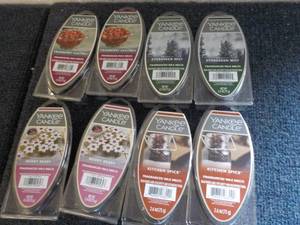 lot 40 image: 8 Yankee Candle Wax Melts- various ...
