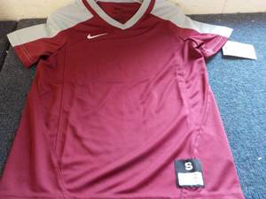 lot 185 image: 8 Dri Fit Nike Boys size S Maroon a...
