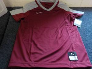 lot 186 image: 8 Dri Fit Nike Boys size S Maroon a...